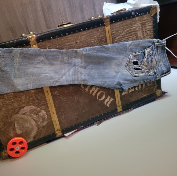 Jeans - Picture 1 of 2